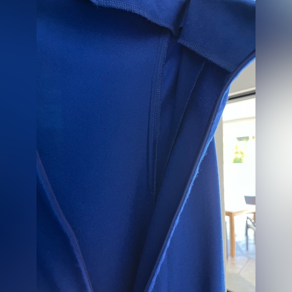 Evening dress with a long train. - Picture 9 of 13